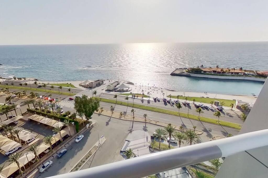 Apartment في برج داماك بإطلالة بحرية ساحرة *