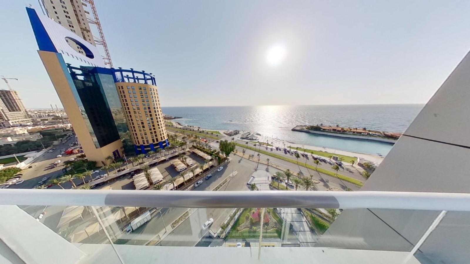 في برج داماك بإطلالة بحرية ساحرة * Jeddah