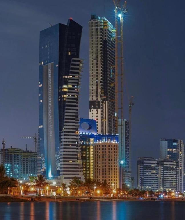في برج داماك بإطلالة بحرية ساحرة * Jeddah